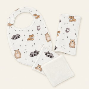 kit-naissance-bavoir-lingettes-dzbarbouillette-chat Kit de naissance bébé "Papates en Rond" avec bavoir, deux lingettes et une débarbouillette en double gaze et éponge bambou aux doux motifs de petits chats dormants